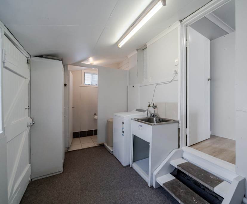 Room in a share house