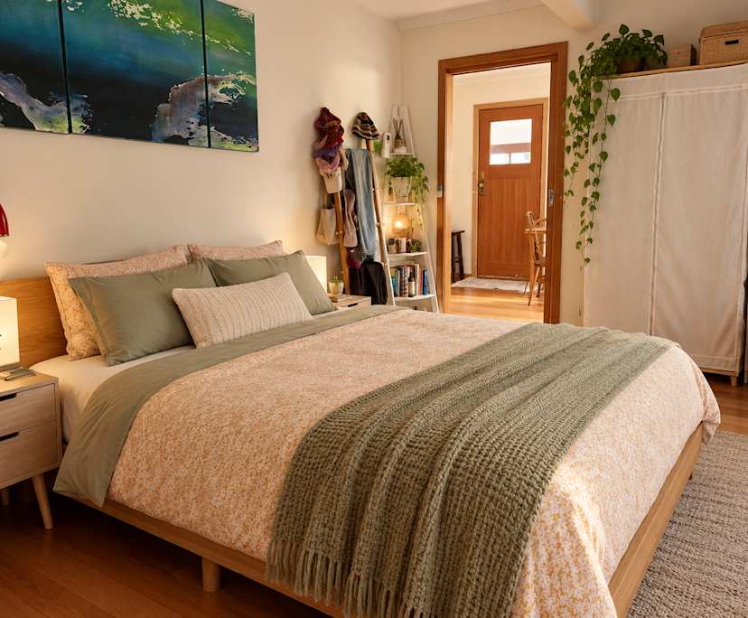 Furnished room in a share house