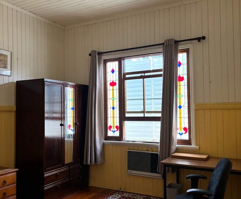 Room in a share house