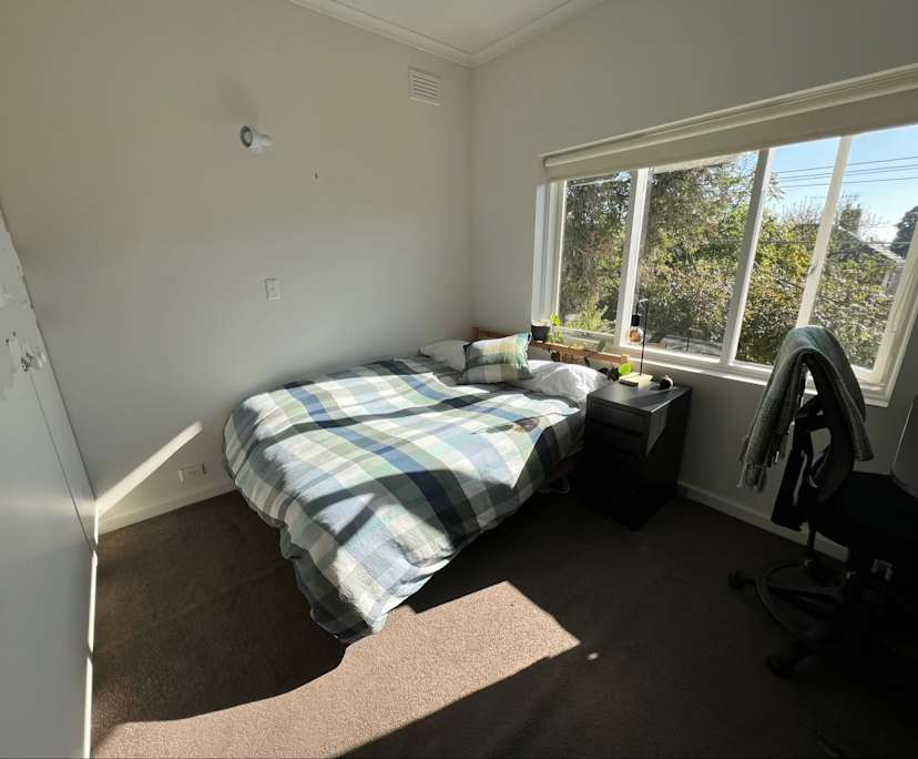 Furnished room in a flatshare