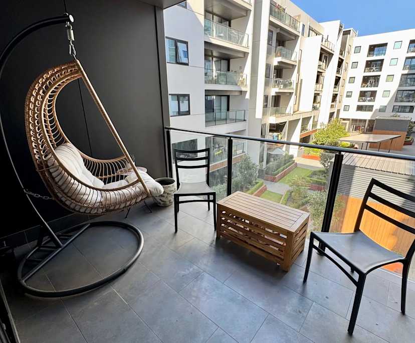 Furnished room in a flatshare