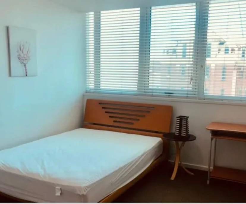 Furnished room in a flatshare