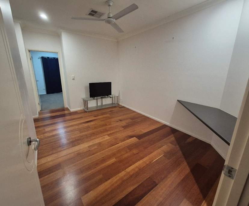 $350, Homestay, 5 bathrooms, Eight Mile Plains QLD 4113