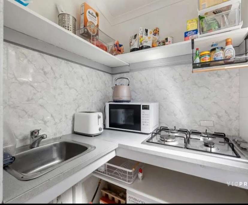 $250, Granny-flat, 1 bathroom, Saint Albans VIC 3021
