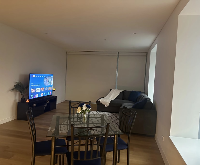 Furnished room with ensuite in a flatshare