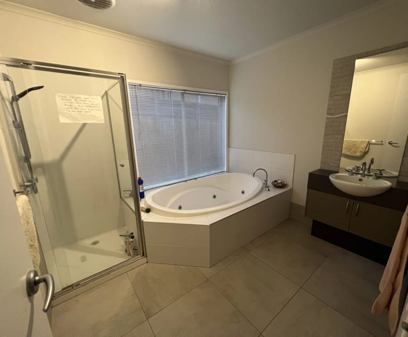 $250, Share-house, 4 bathrooms, Mornington VIC 3931