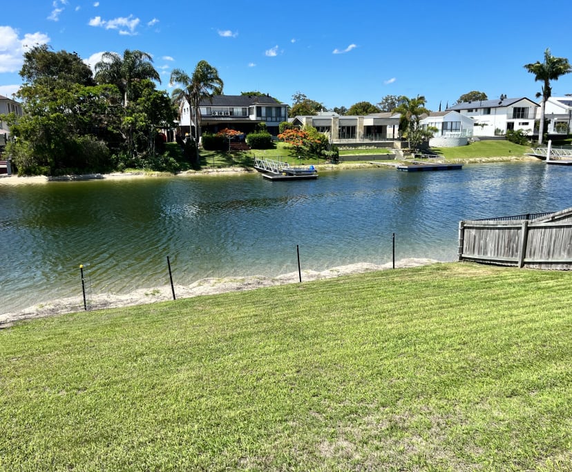 Room for Rent in Broadbeach Waters, Gold Coast 30...