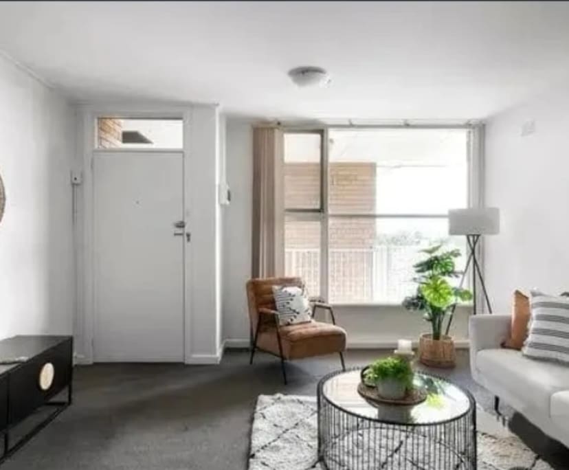 Furnished room in a flatshare