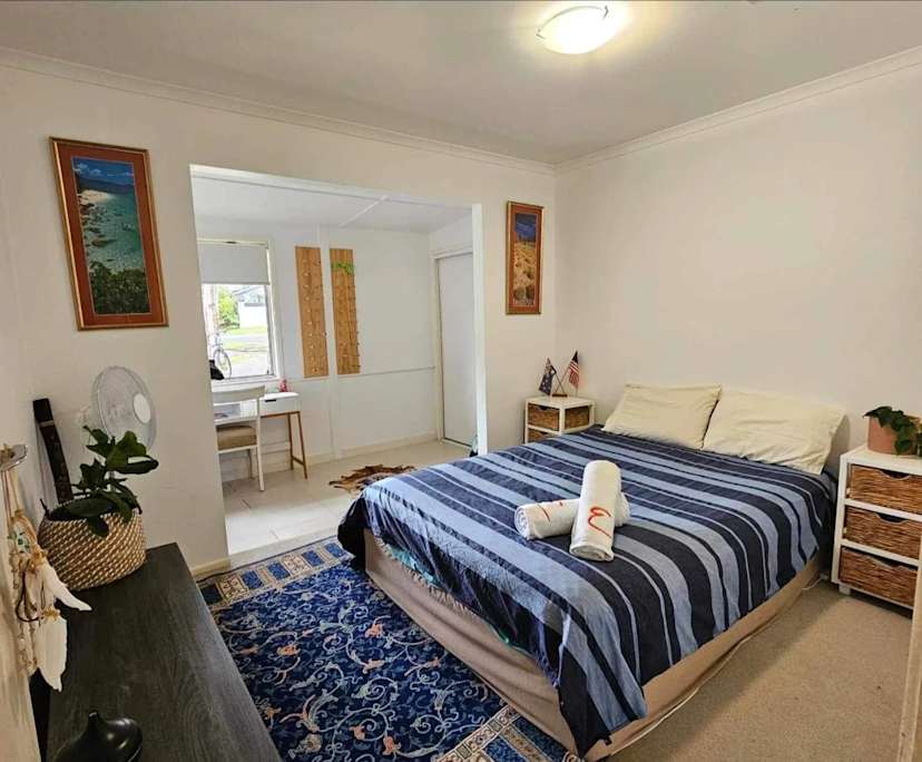 Furnished room in a flatshare