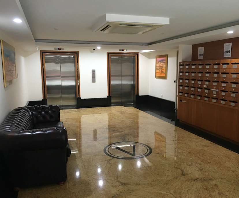 Furnished room with ensuite in a flatshare