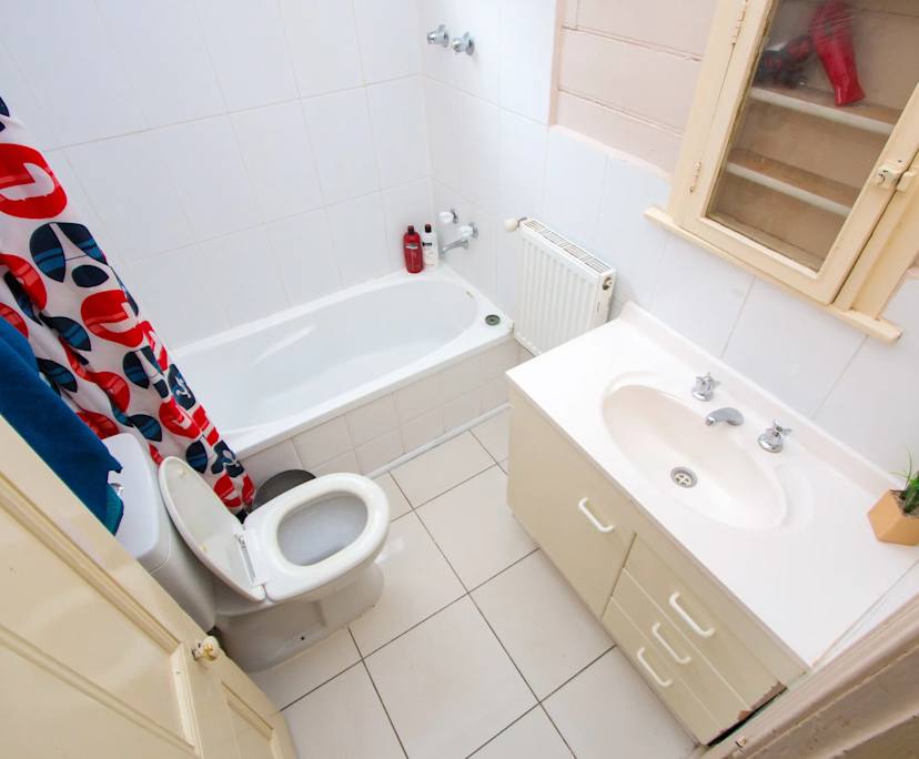 $350, Share-house, 6 bathrooms, Elwood VIC 3184