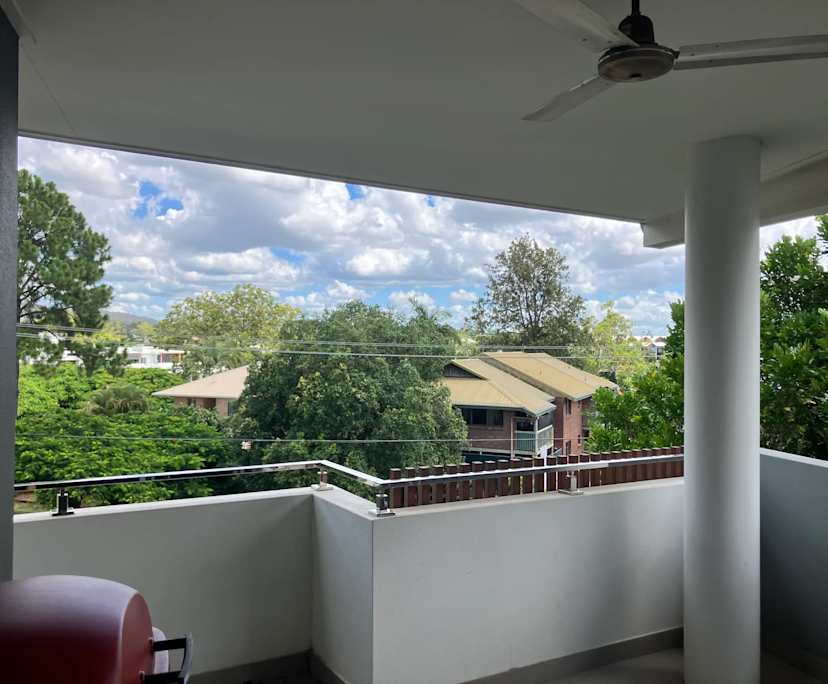 $350, Flatshare, 2 bathrooms, Taringa QLD 4068