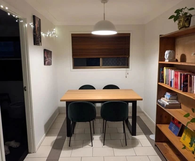 Furnished room in a flatshare