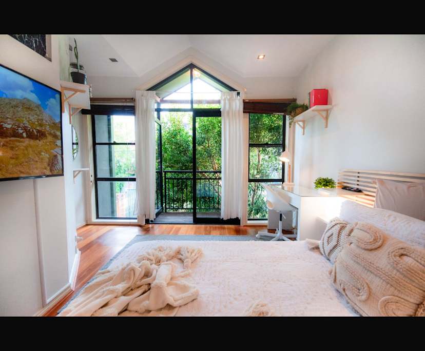 Furnished room in a share house