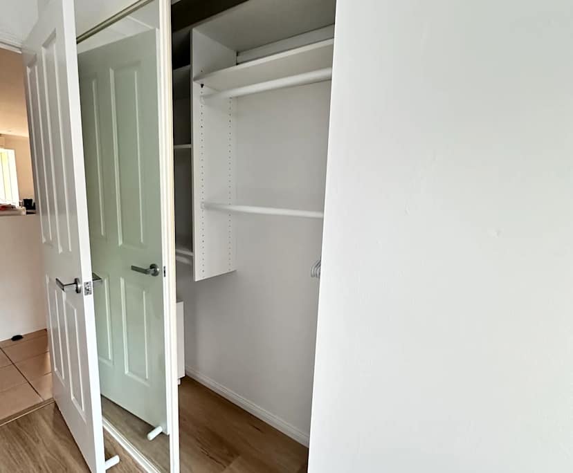 Furnished room in a share house