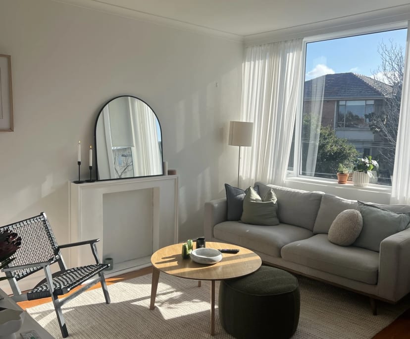 Furnished room in a flatshare