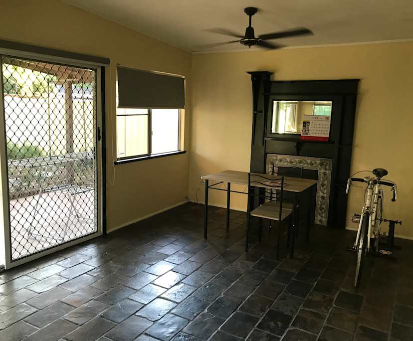 Room in a share house