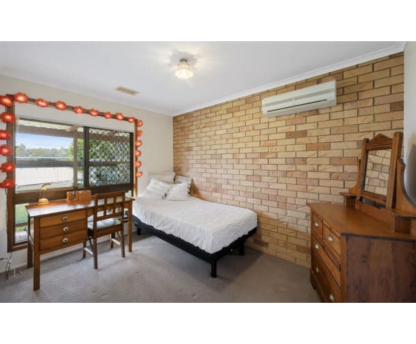 Room in a share house