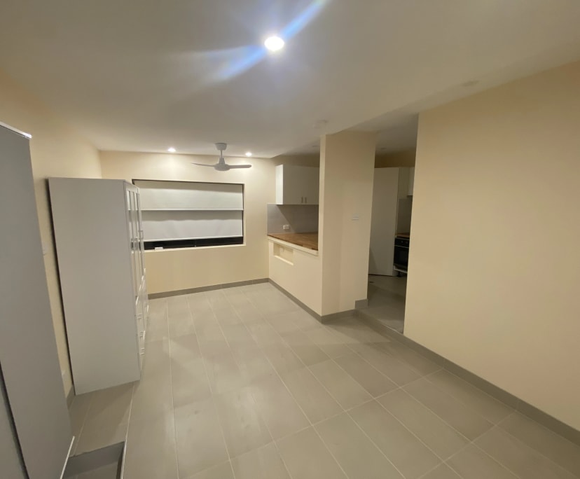 Unfurnished room studio flat for rent