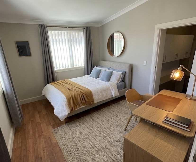 Furnished room in a flatshare