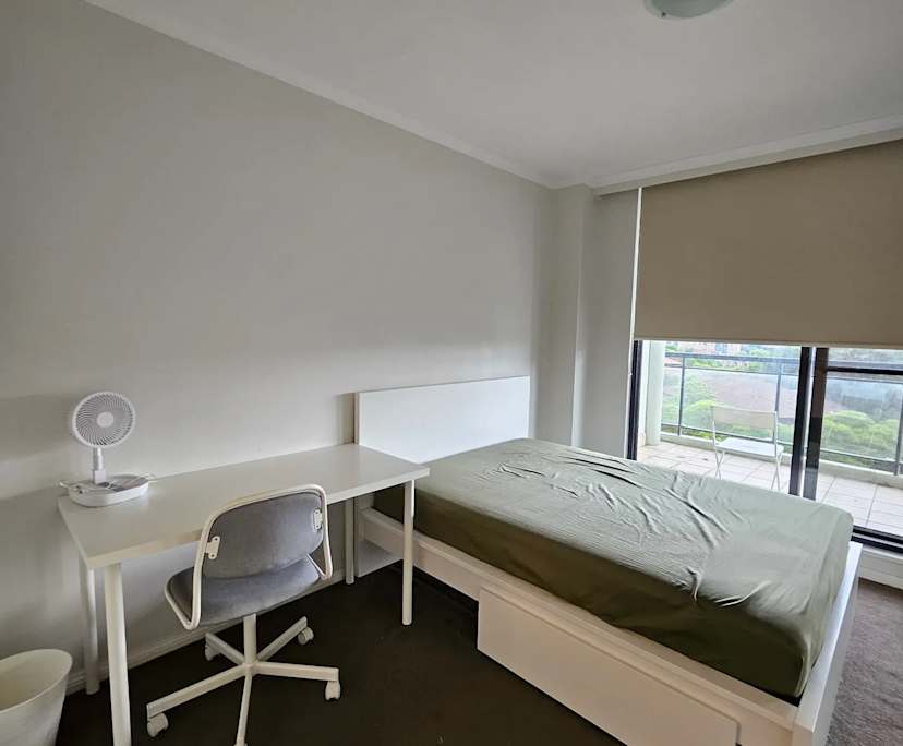 Furnished room with ensuite in a flatshare