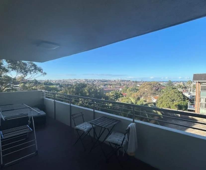 Furnished room in a flatshare