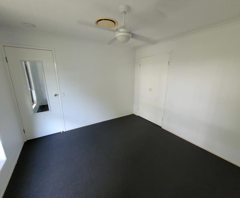 $320, Share-house, 3 bathrooms, Highland Park QLD 4211