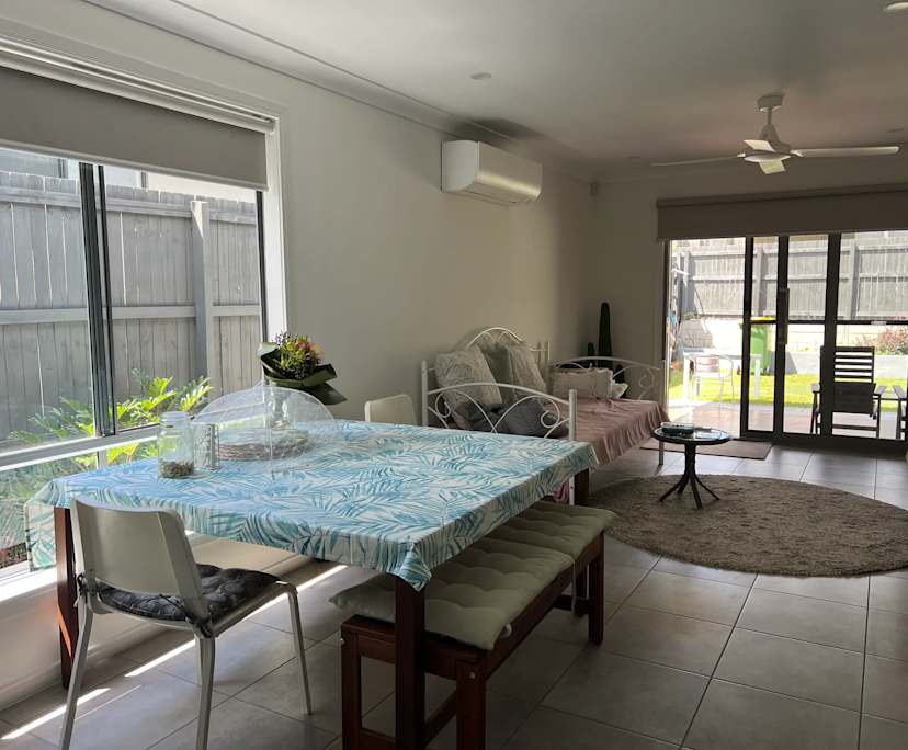 $215-380, Share-house, 2 rooms, Spring Mountain QLD 4300, Spring Mountain QLD 4300