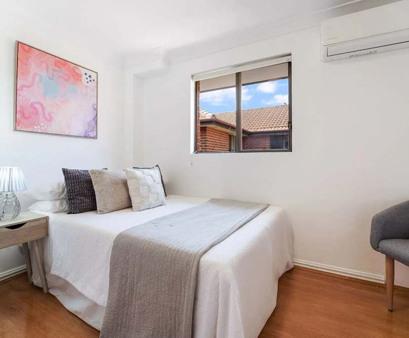 Furnished room in a flatshare