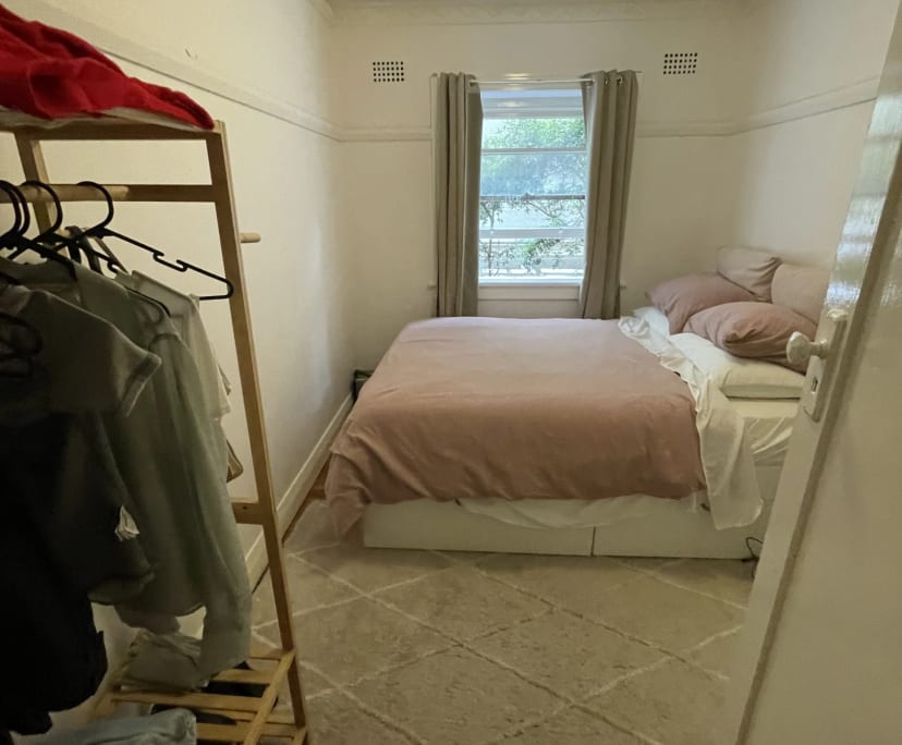 Furnished room in a flatshare