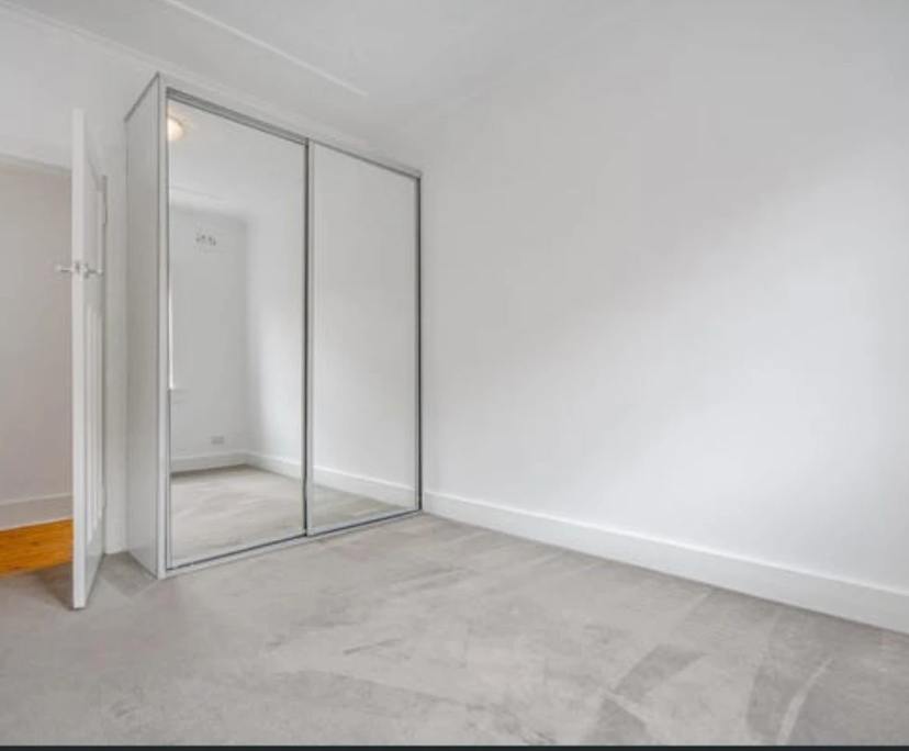 Unfurnished room in a flatshare