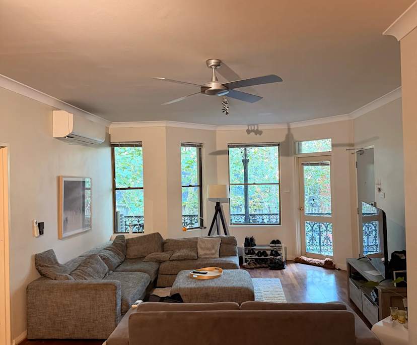 Furnished room in a flatshare