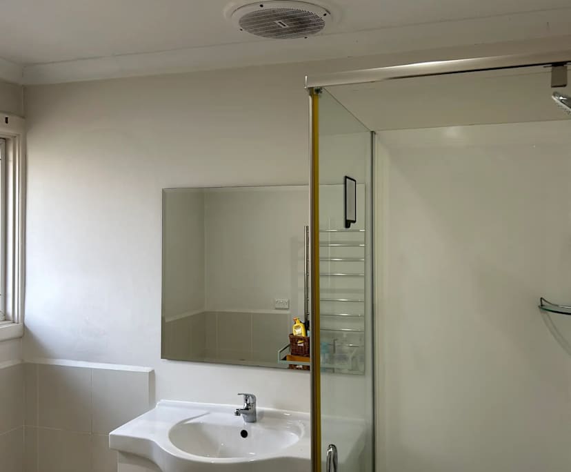 $200, Share-house, 3 bathrooms, Altona North VIC 3025