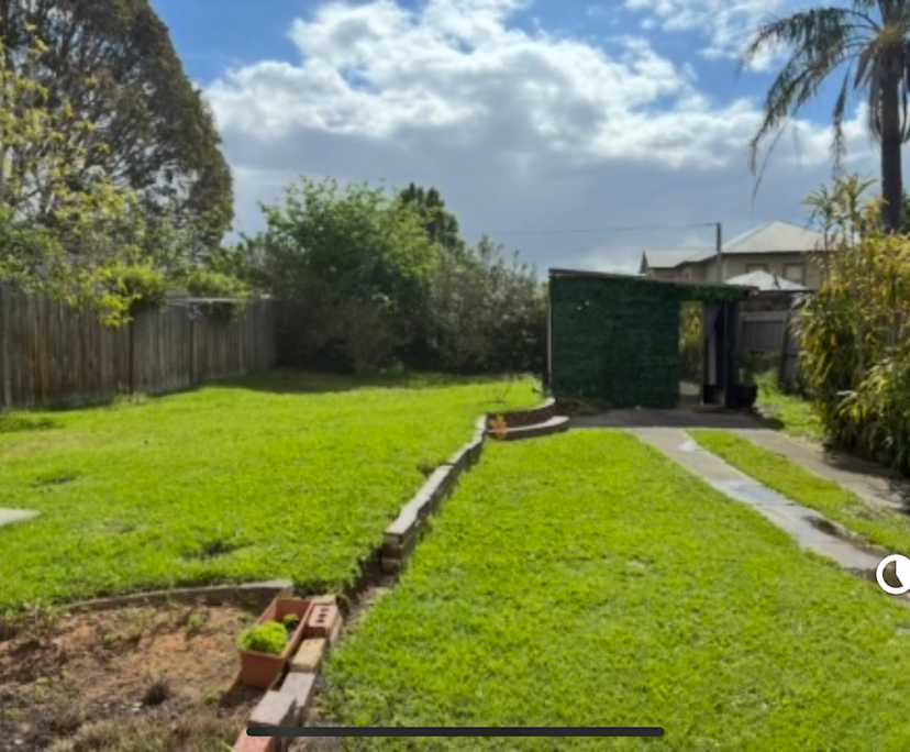 Room in a share house