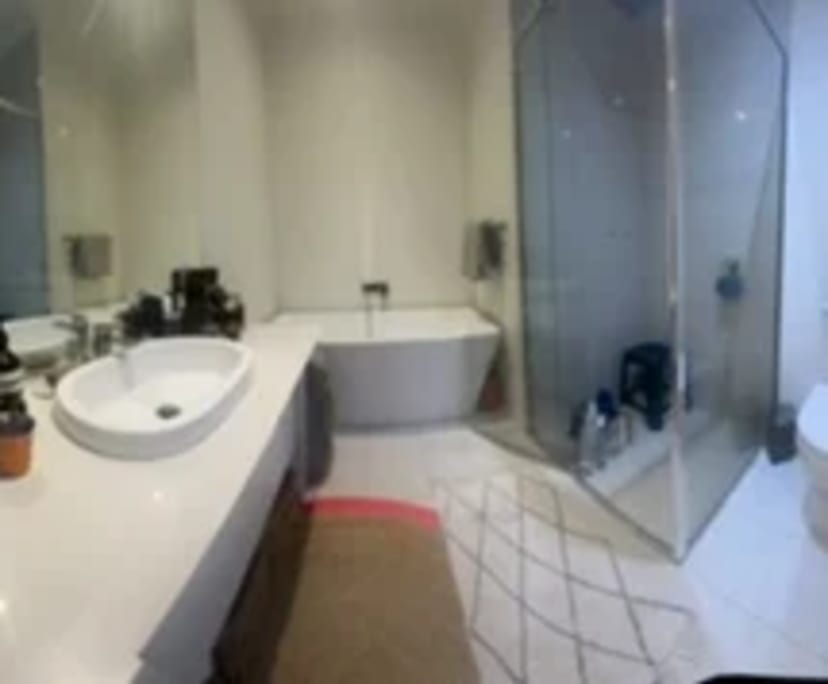 Furnished room with ensuite in a flatshare