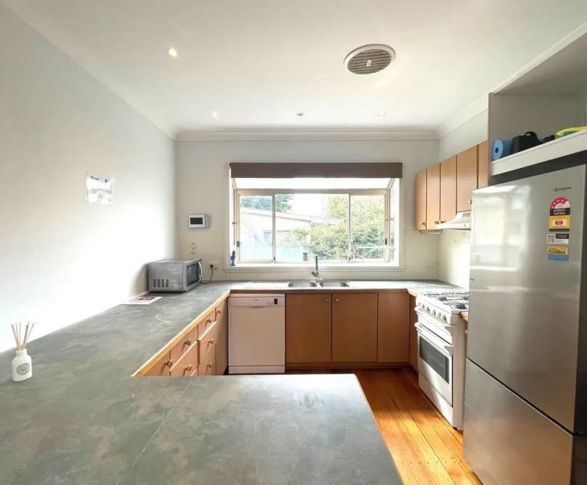 $320, Share-house, 6 bathrooms, Cheltenham VIC 3192