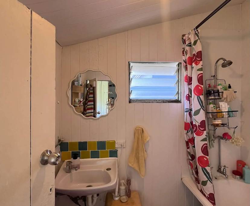 Room in a share house