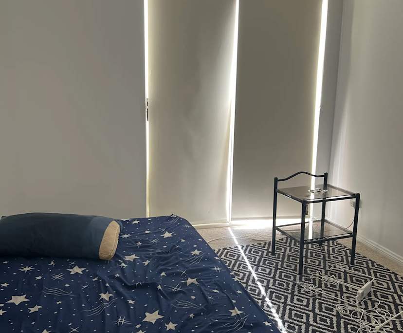 Furnished room in a flatshare