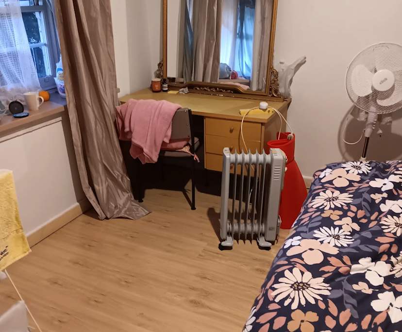 Furnished room in a share house
