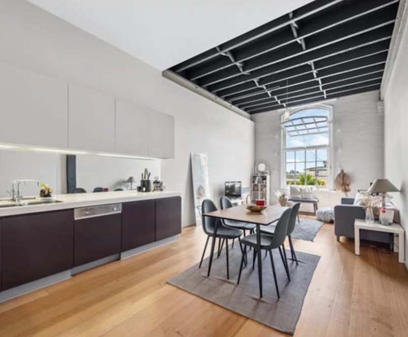 Furnished room in a flatshare