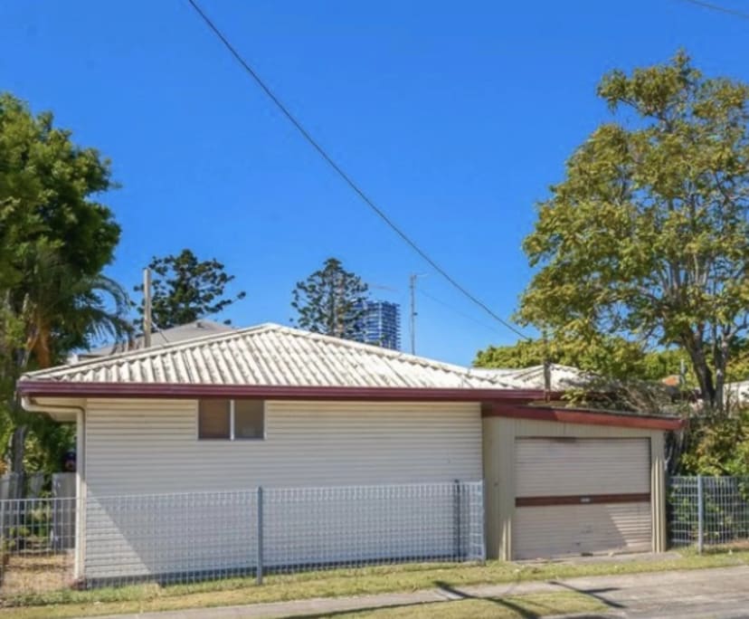 Granny Flat for Rent in Southport, Gold Coast 400...