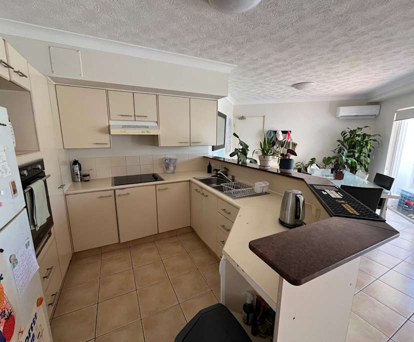 $350, Flatshare, 3 bathrooms, Miami QLD 4220