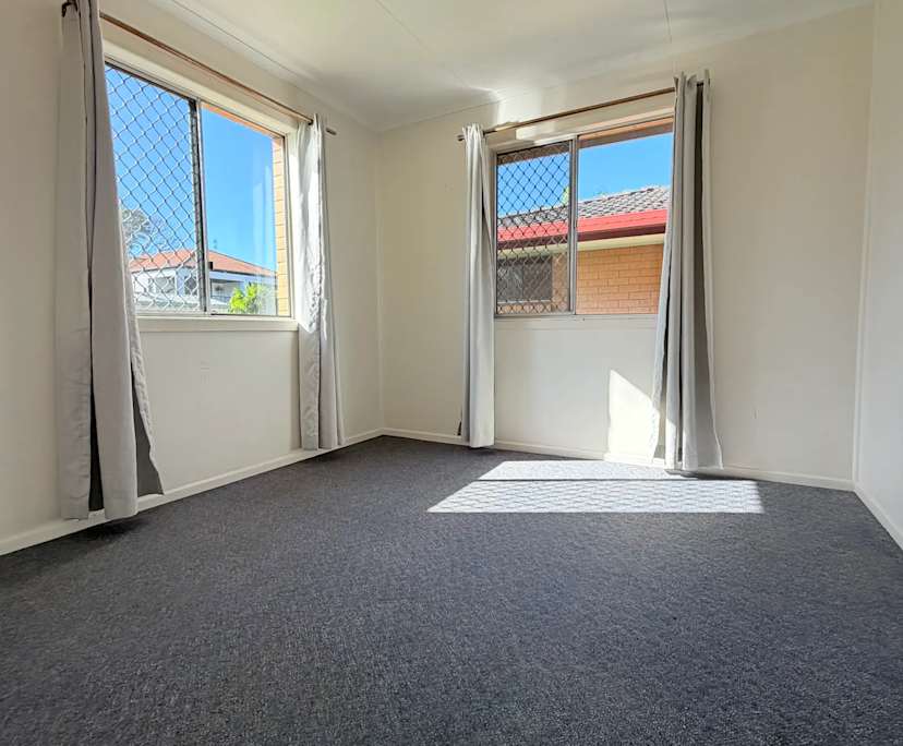 $395, Share-house, 3 bathrooms, Palm Beach QLD 4221