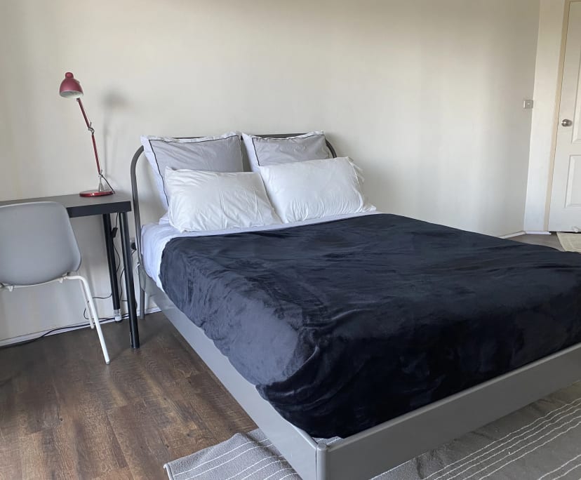Furnished room in a flatshare