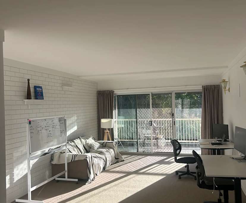 Furnished room in a flatshare