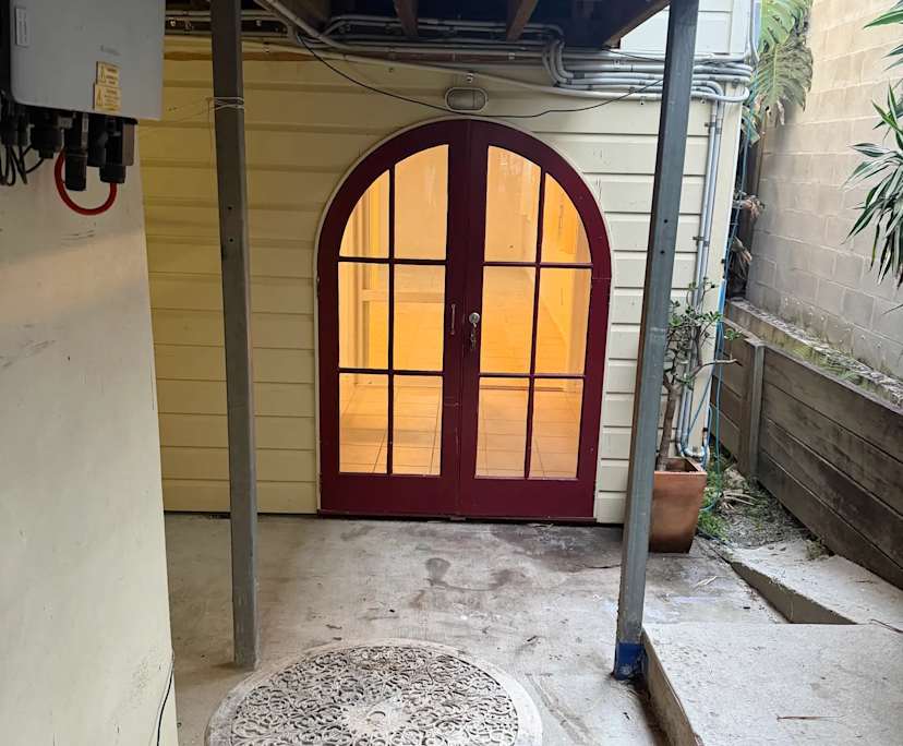 Unfurnished room studio flat for rent
