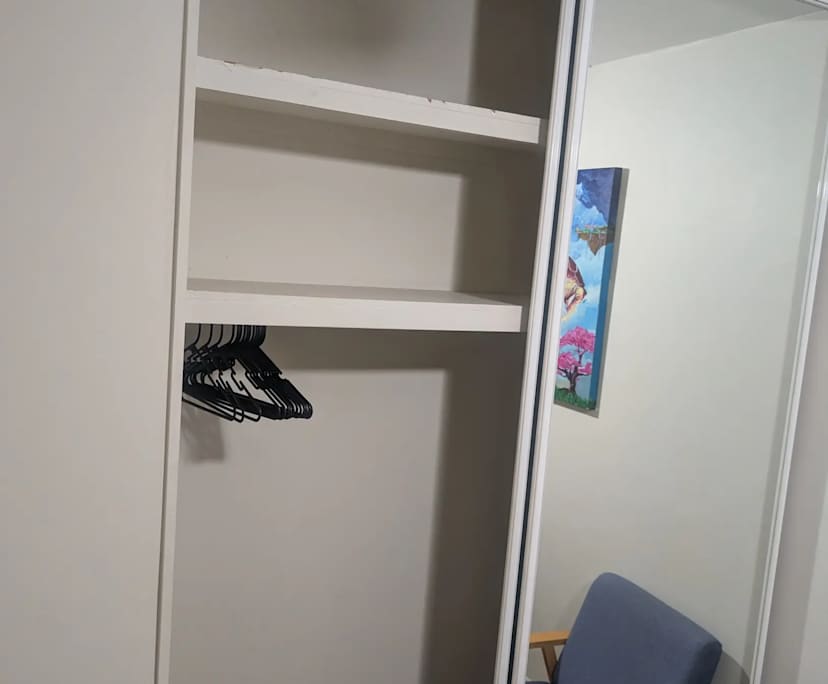 Furnished room in a flatshare