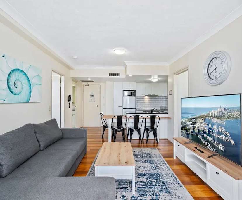 Furnished room in a flatshare