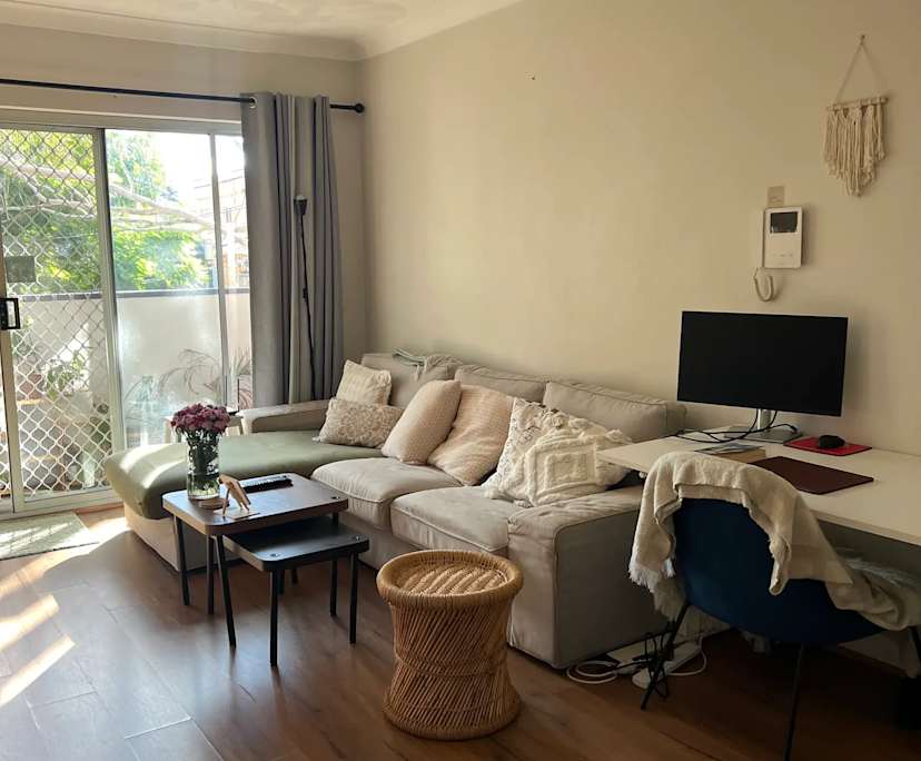 Unfurnished room in a flatshare