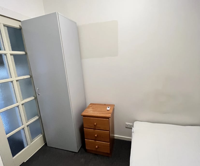 Furnished room in a flatshare